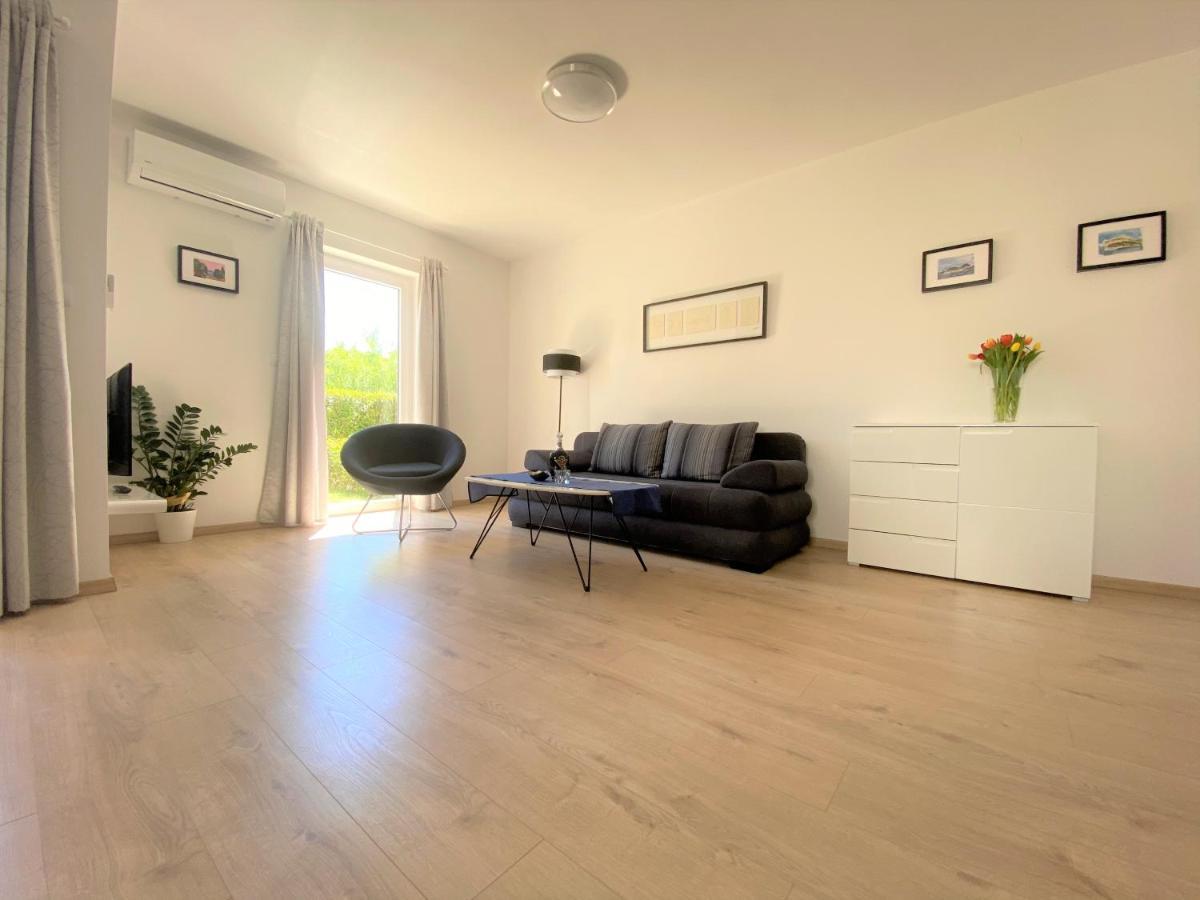 Apartment Punta Premantura E With Garden Exterior photo