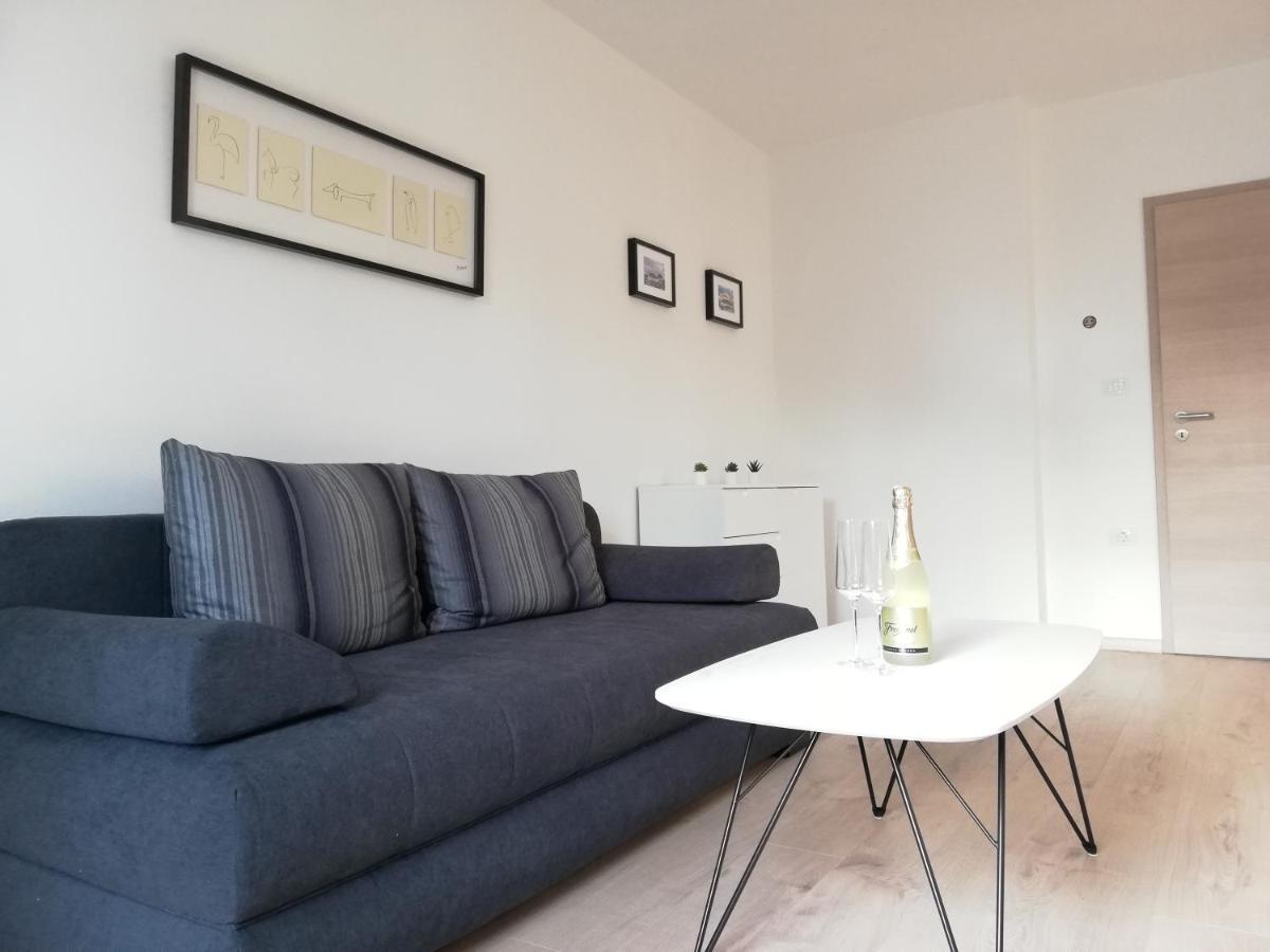 Apartment Punta Premantura E With Garden Exterior photo